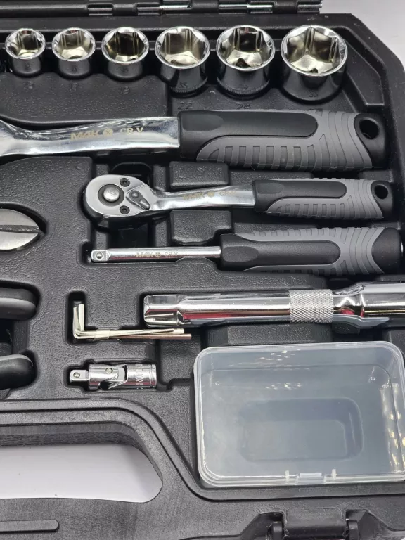 ZESTAW NARZĘDZI M4K GARAGE 90 ELEMENTÓW NEO