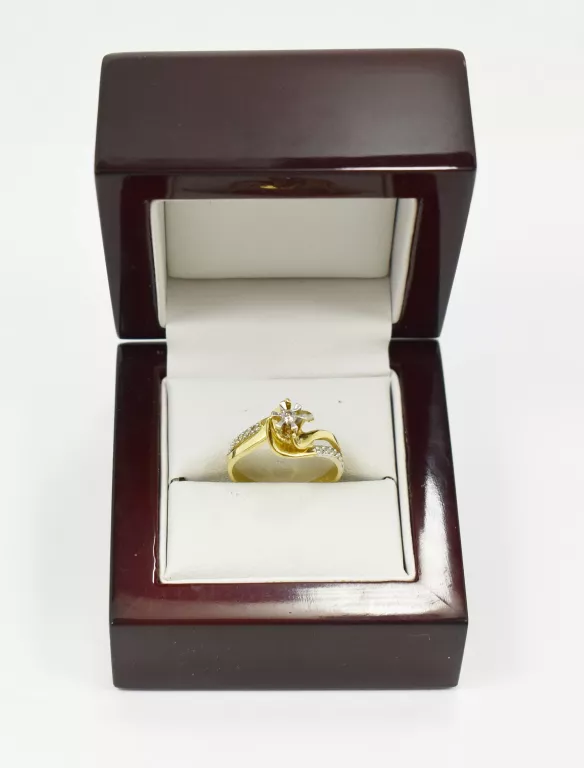 ZŁOTY PIERŚCIONEK Z DIAMENTAMI 0,06CT / 0,08CT (750, 3,89G, R:17)