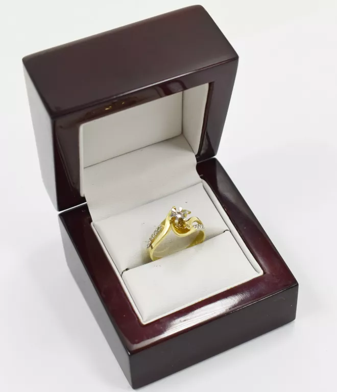 ZŁOTY PIERŚCIONEK Z DIAMENTAMI 0,06CT / 0,08CT (750, 3,89G, R:17)