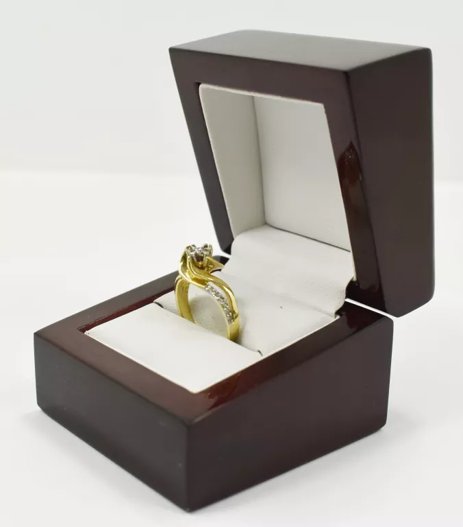 ZŁOTY PIERŚCIONEK Z DIAMENTAMI 0,06CT / 0,08CT (750, 3,89G, R:17)