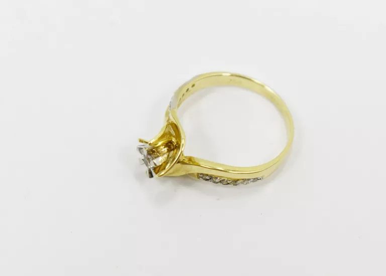 ZŁOTY PIERŚCIONEK Z DIAMENTAMI 0,06CT / 0,08CT (750, 3,89G, R:17)