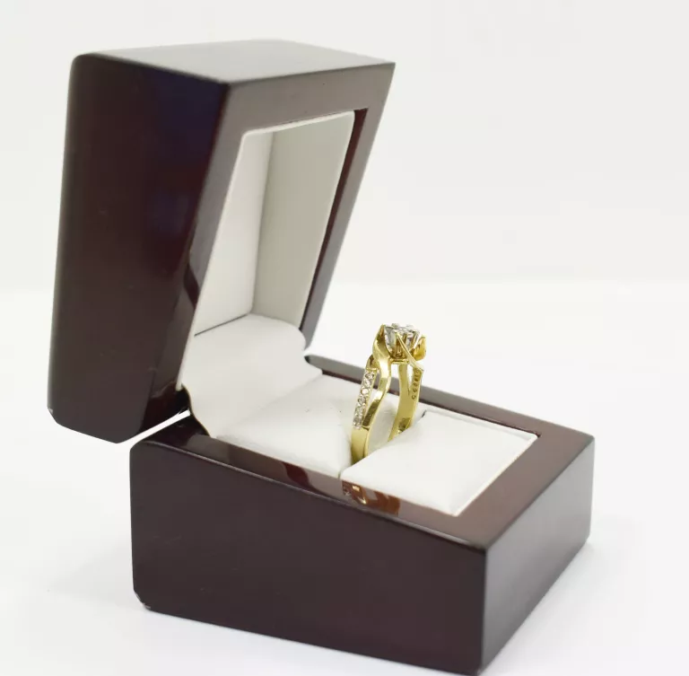 ZŁOTY PIERŚCIONEK Z DIAMENTAMI 0,06CT / 0,08CT (750, 3,89G, R:17)