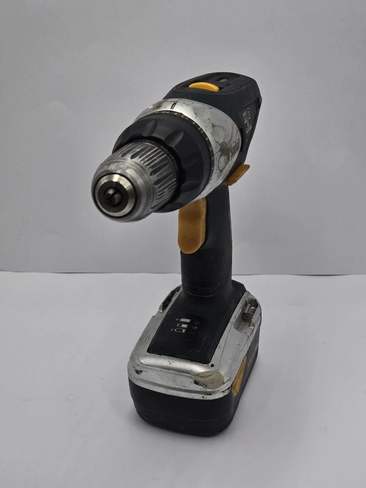 wkretarka-macallister-mac12cn2b-2xakum-12v-ladowarka-walizka-napiecie-v-128551-4