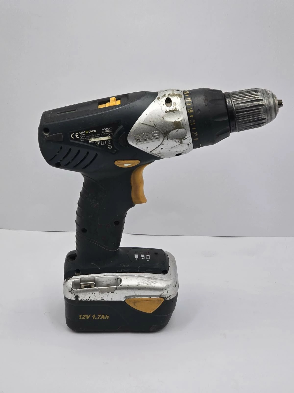 wkretarka-macallister-mac12cn2b-2xakum-12v-ladowarka-walizka-pojemnosc-akumulatora-150