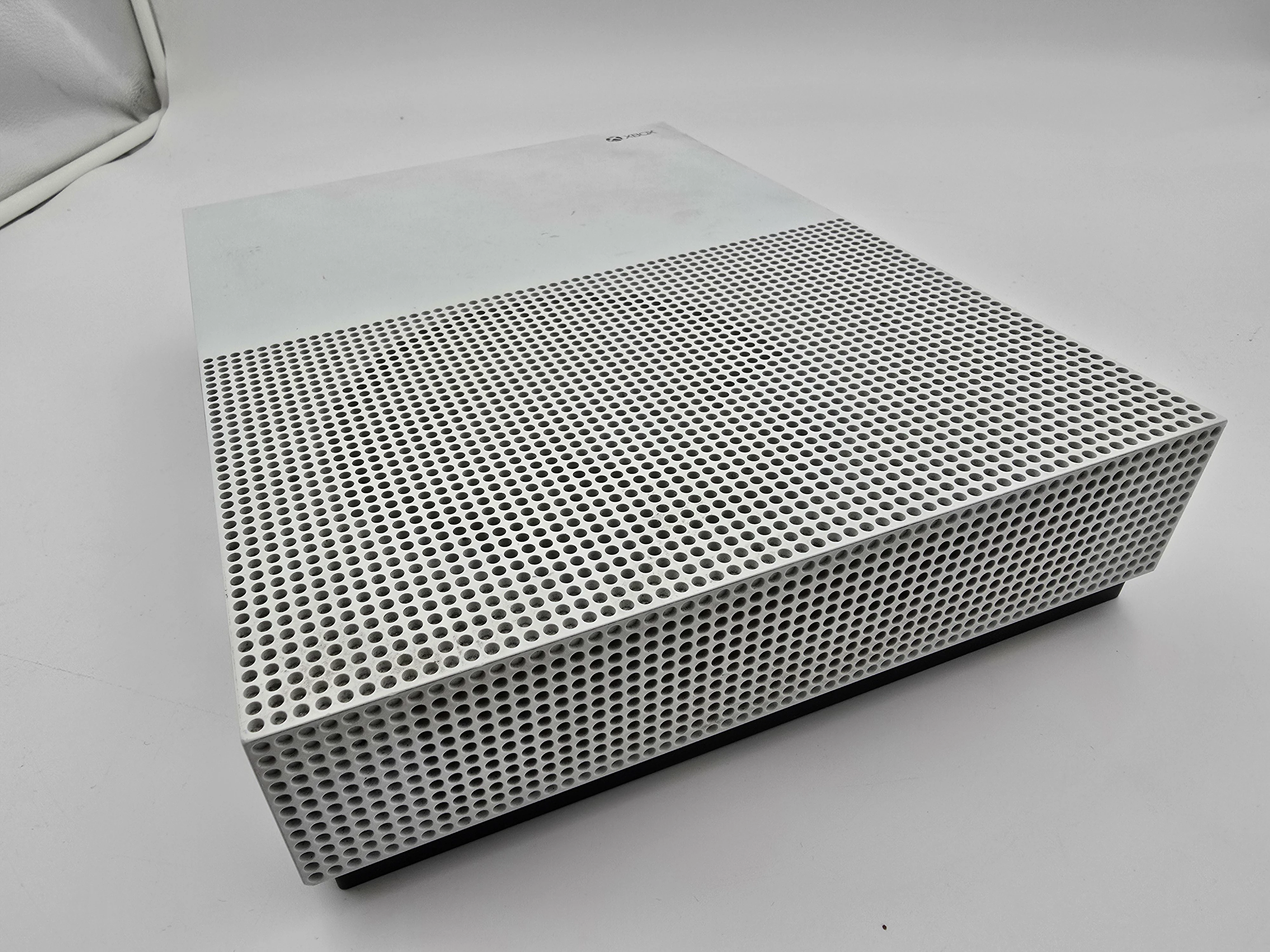 konsola-xbox-one-s-500gb-pad-okablowanie-model-1681-liczba-kontrolerow-w-zestawie-205994-225550