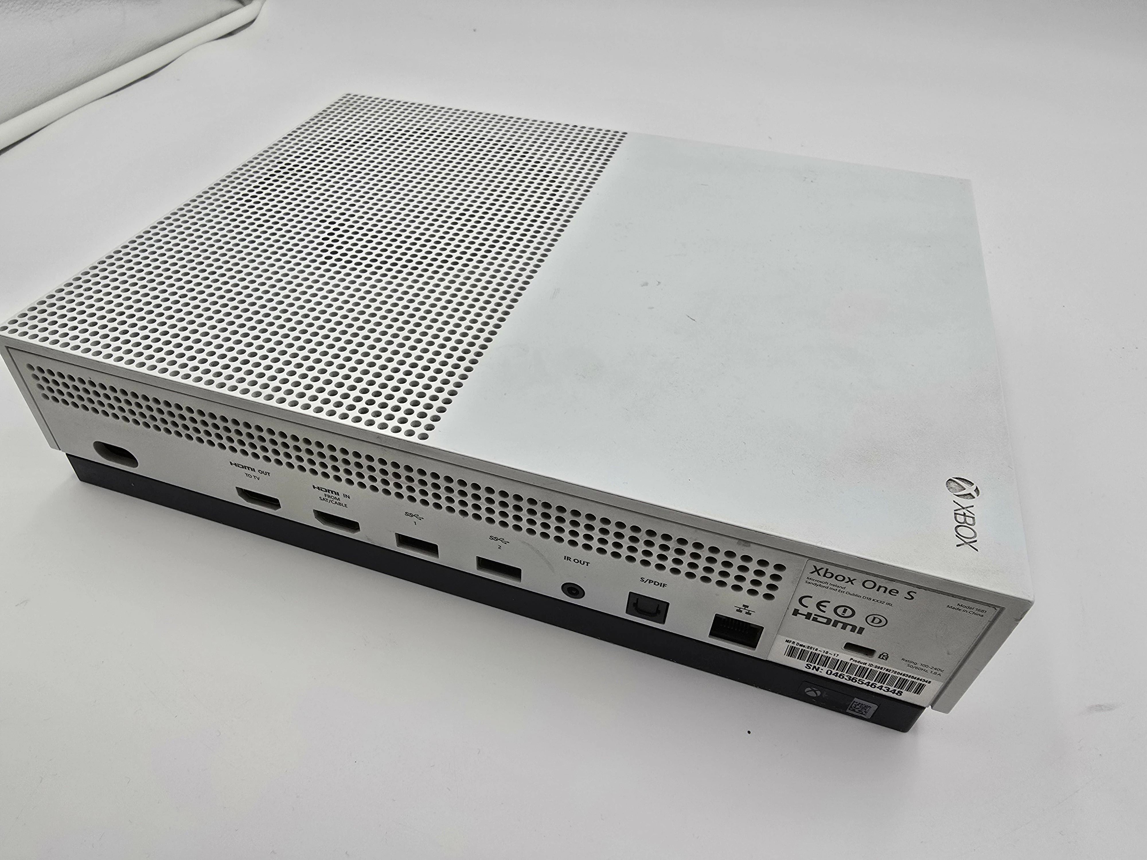 konsola-xbox-one-s-500gb-pad-okablowanie-model-1681-stan-11323-2