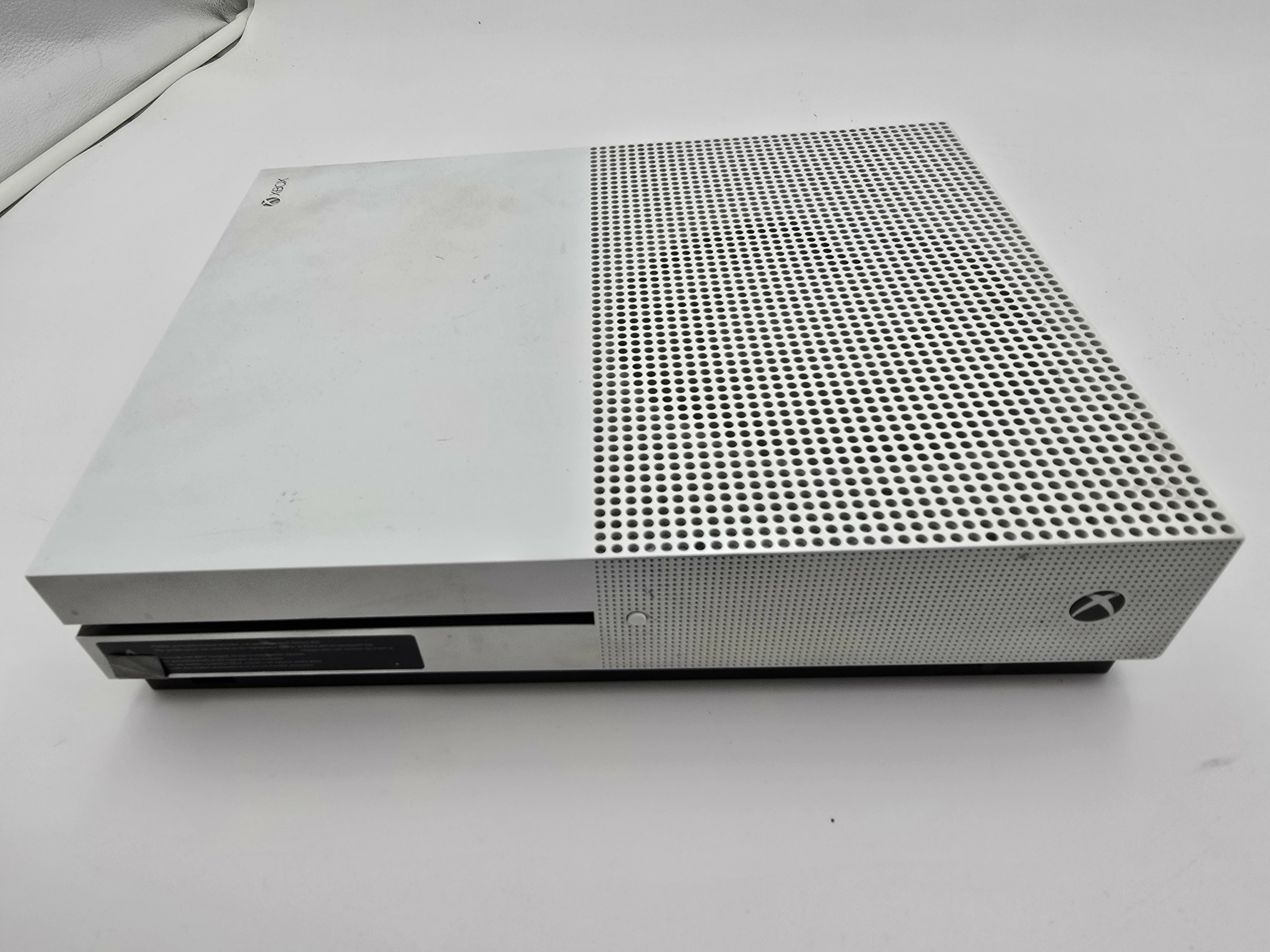 konsola-xbox-one-s-500gb-pad-okablowanie-model-1681-wersja-konsoli-130591-1