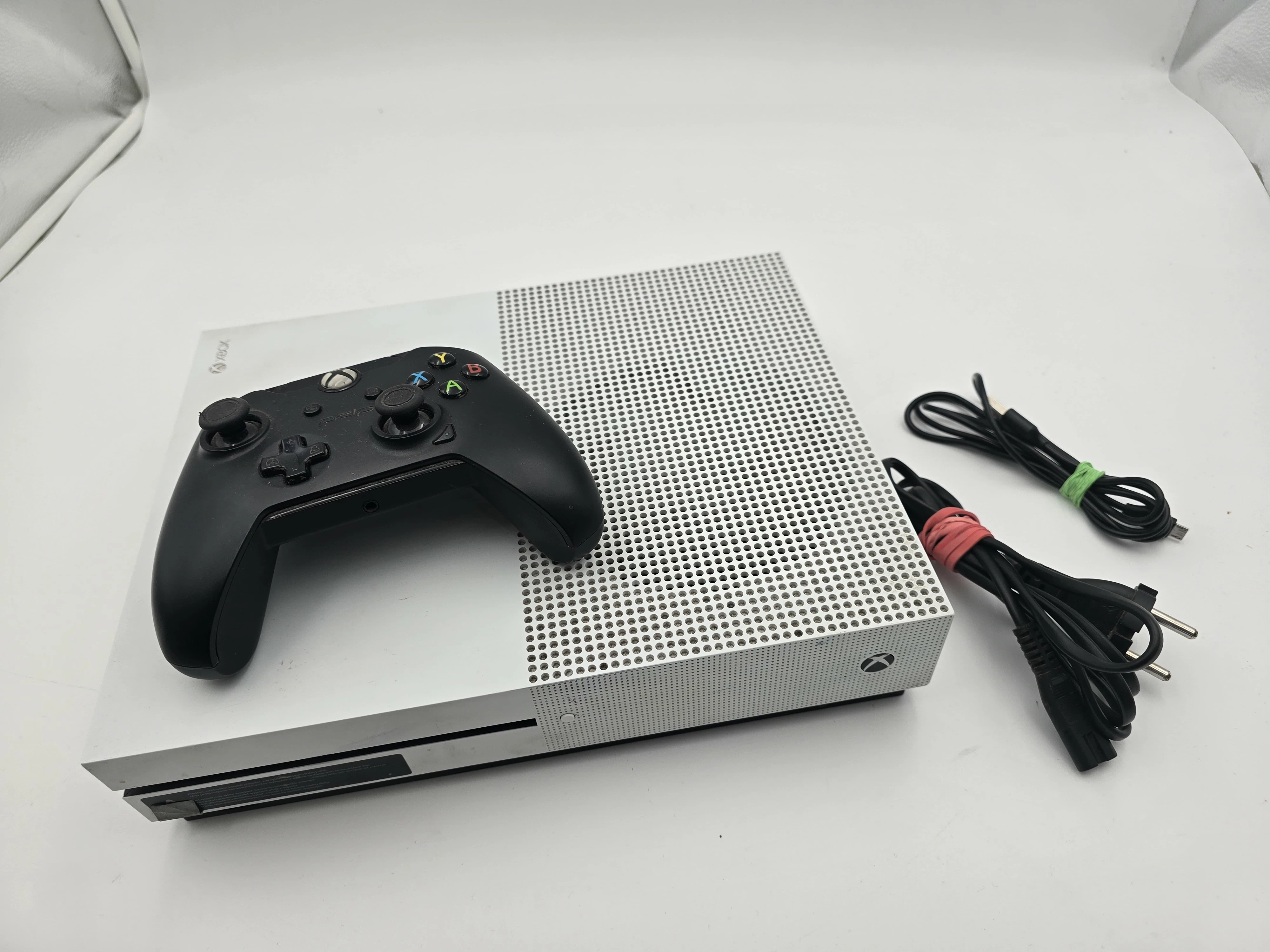 konsola-xbox-one-s-500gb-pad-okablowanie-model-1681-gry-w-zestawie-205998-225574