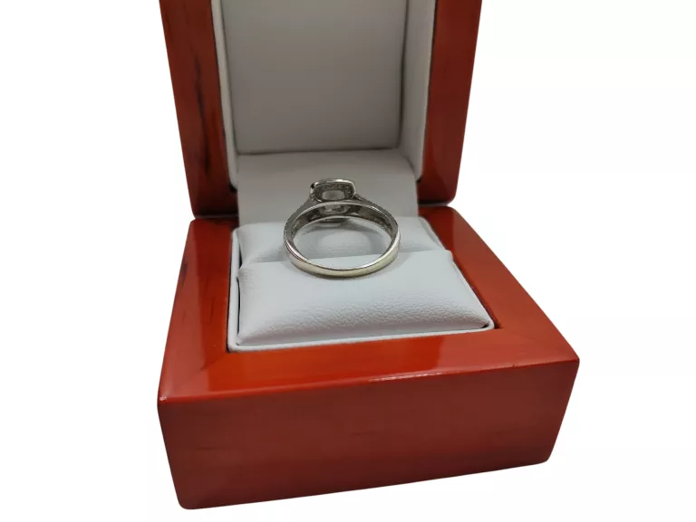 PIERŚCIONEK Z BIAŁEGO ZŁOTA 375, 9K, 2,21G, 15R
