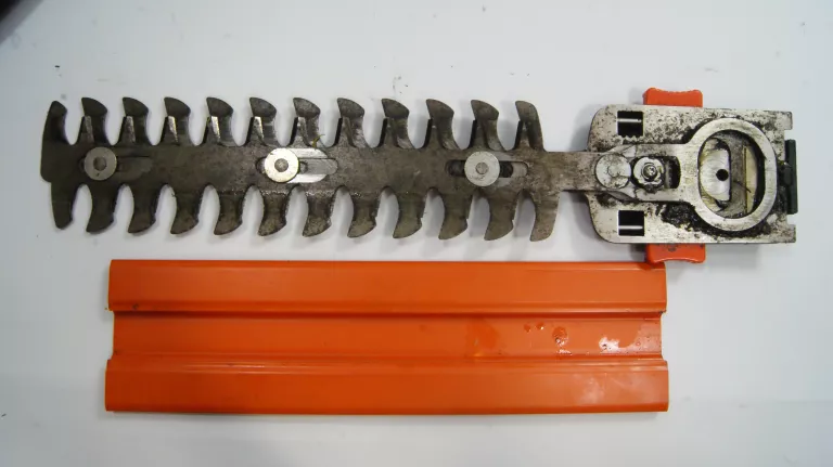 AKUMULATOROWE NOŻYCE STIHL HSA 26 W POKROWCU +SEKATOR FISKARS