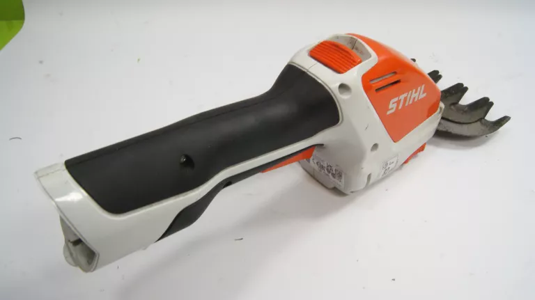 AKUMULATOROWE NOŻYCE STIHL HSA 26 W POKROWCU +SEKATOR FISKARS