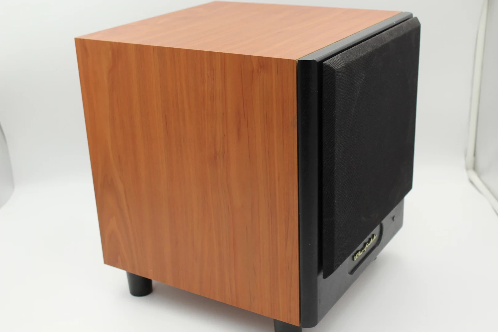 subwoofer-aktywny-wharfedale-wh-208-glosnik-niskotonowy-kolor-orzech-moc-znamionowa-rms-100