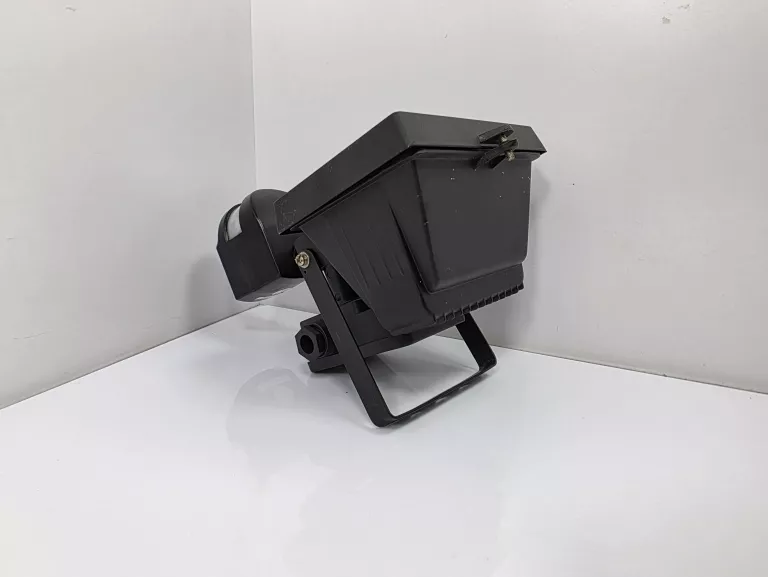 OPRAWA HALOGENOWA Z CZUJNIKIEM RUCHU / 150W