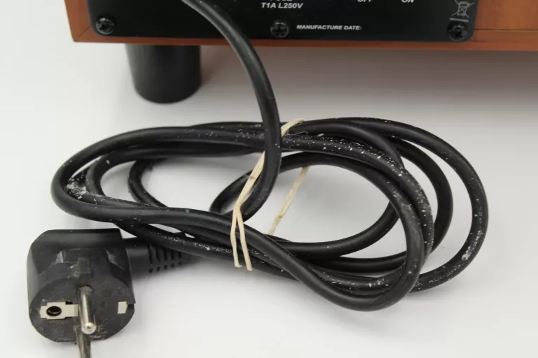 subwoofer-aktywny-wharfedale-wh-208-glosnik-niskotonowy-kolor-orzech-model-wh-208