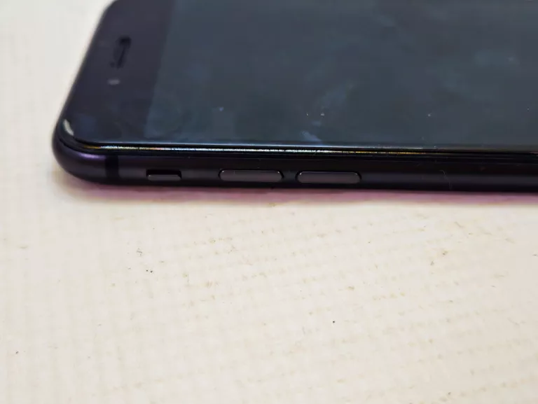 TELEFON APPLE IPHONE 8 64 BAT78% ETUI (PĘKNIETY EKRAN)