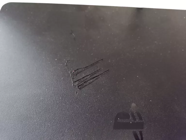 KONSOLA PS 4 SLIM 500GB +PAD +4 GRY GRATIS