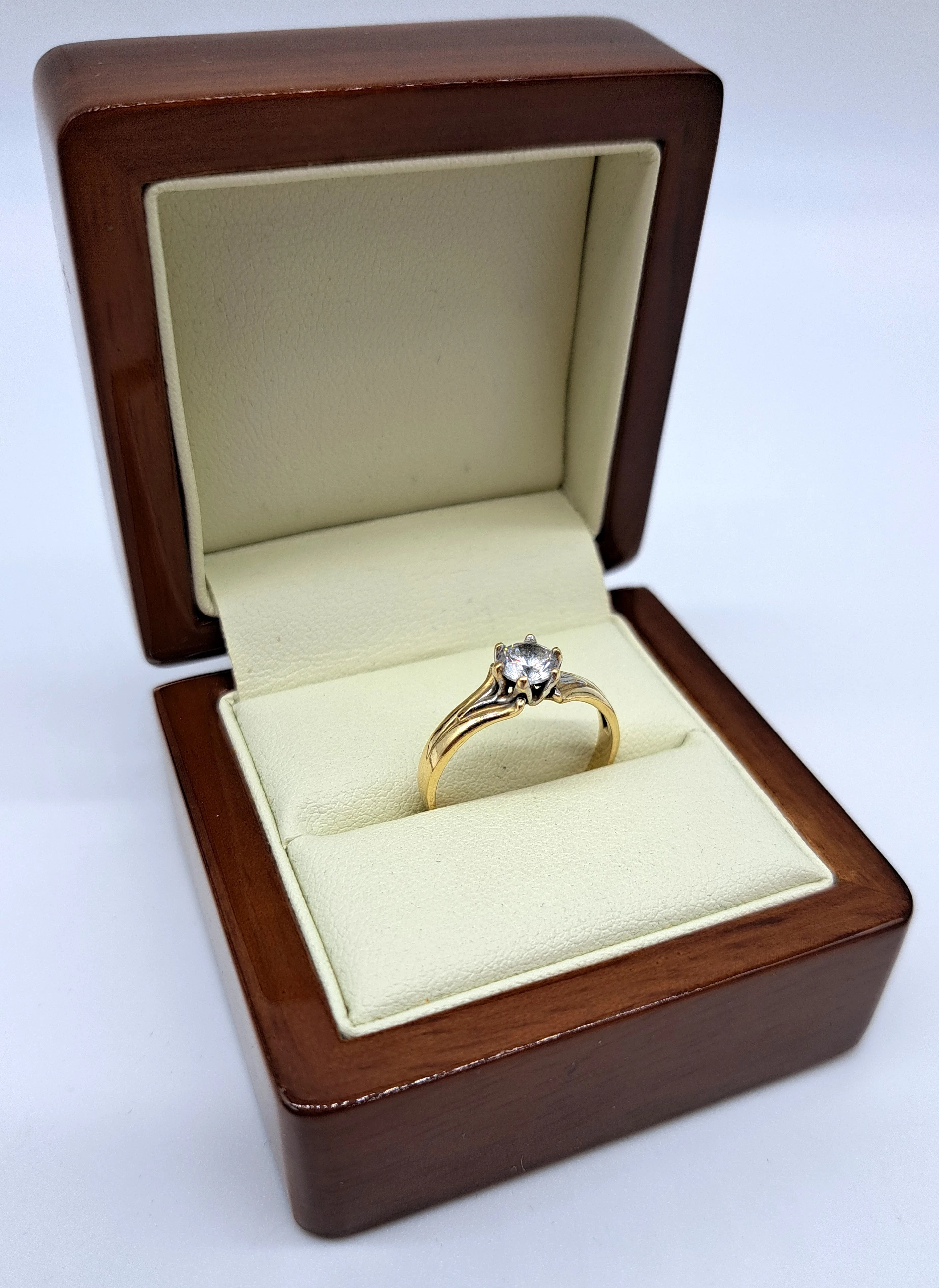 wyrob-jubilerski-uzywany-zloty-pierscionek-585-239g-stan-11323-2