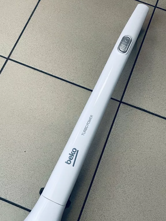 ODKURZACZ PIONOWY BEKO CYCLONIC 18V