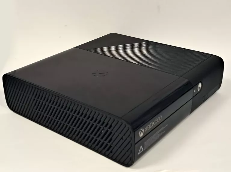 KONSOLA XBOX 360 E 320GB + KINECT
