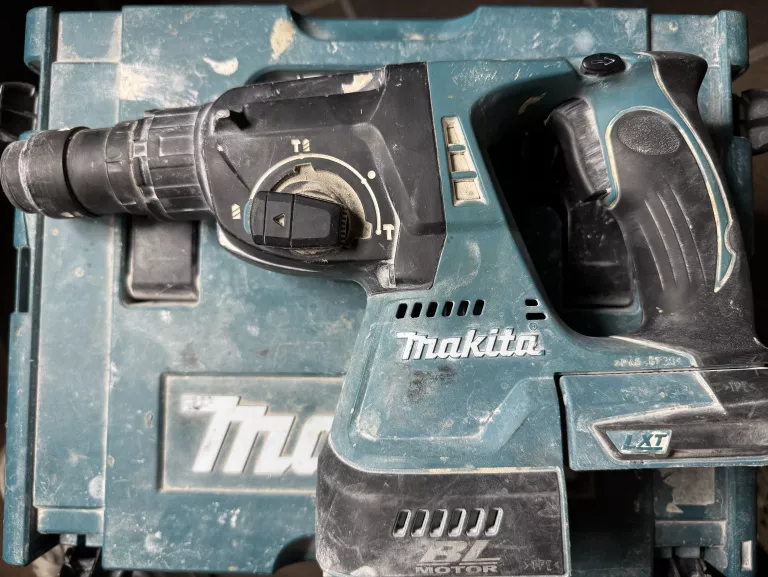 MŁOTOWIERTARKA MAKITA DHR243RTJ + WALIZKA