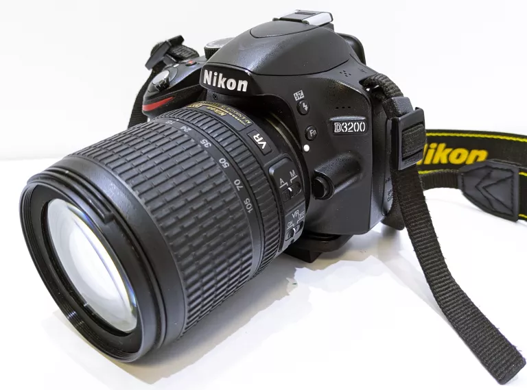 LUSTRZANKA NIKON D3200 + OBIEKTYW 18-105MM NIKKOR