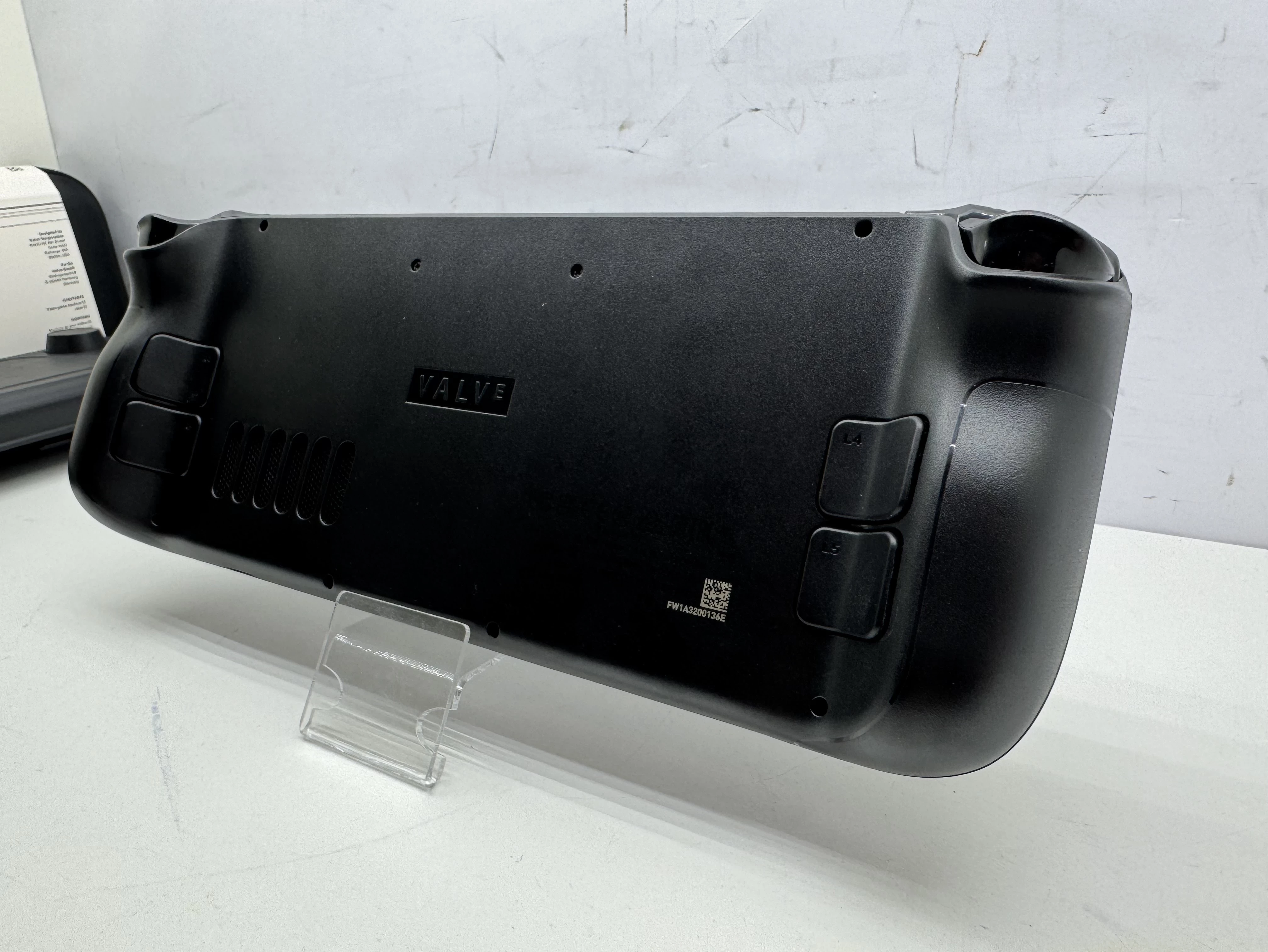 konsola-przenosna-valve-steam-deck-256gb-zestaw-gw-informacje-o-bezpieczenstwie-218669-1