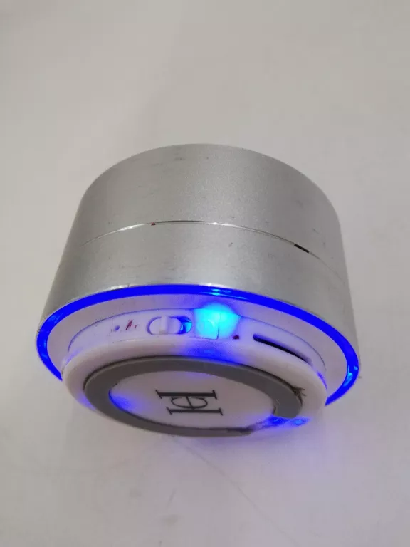 glosnik-przenosny-bt-carolina-herrera-stan-11323-2