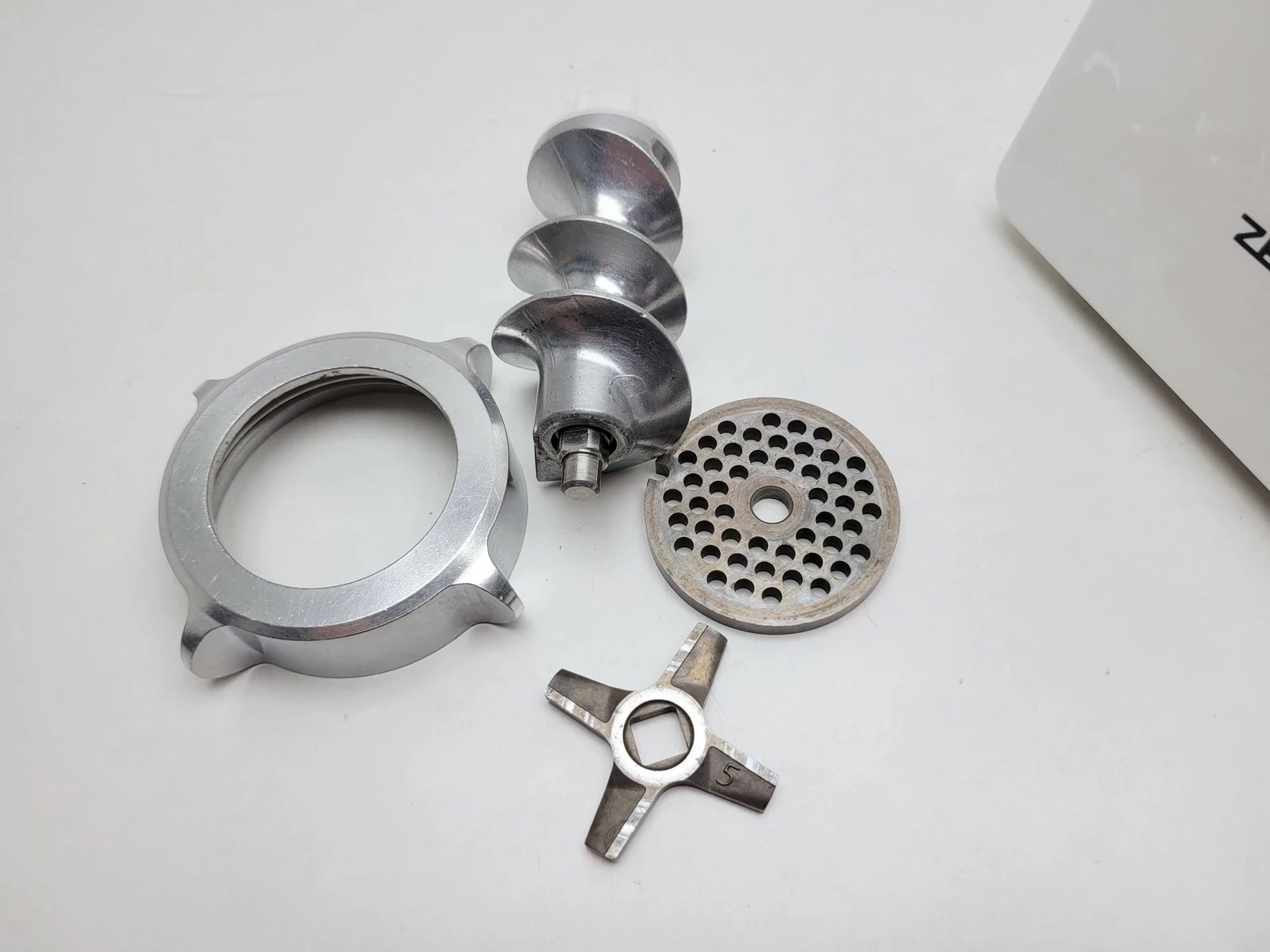 maszynka-do-mielenia-miesa-zelmer-zmm0815w-product-id-61866e6f-b759-4e9f-a933-0b32bc87640c