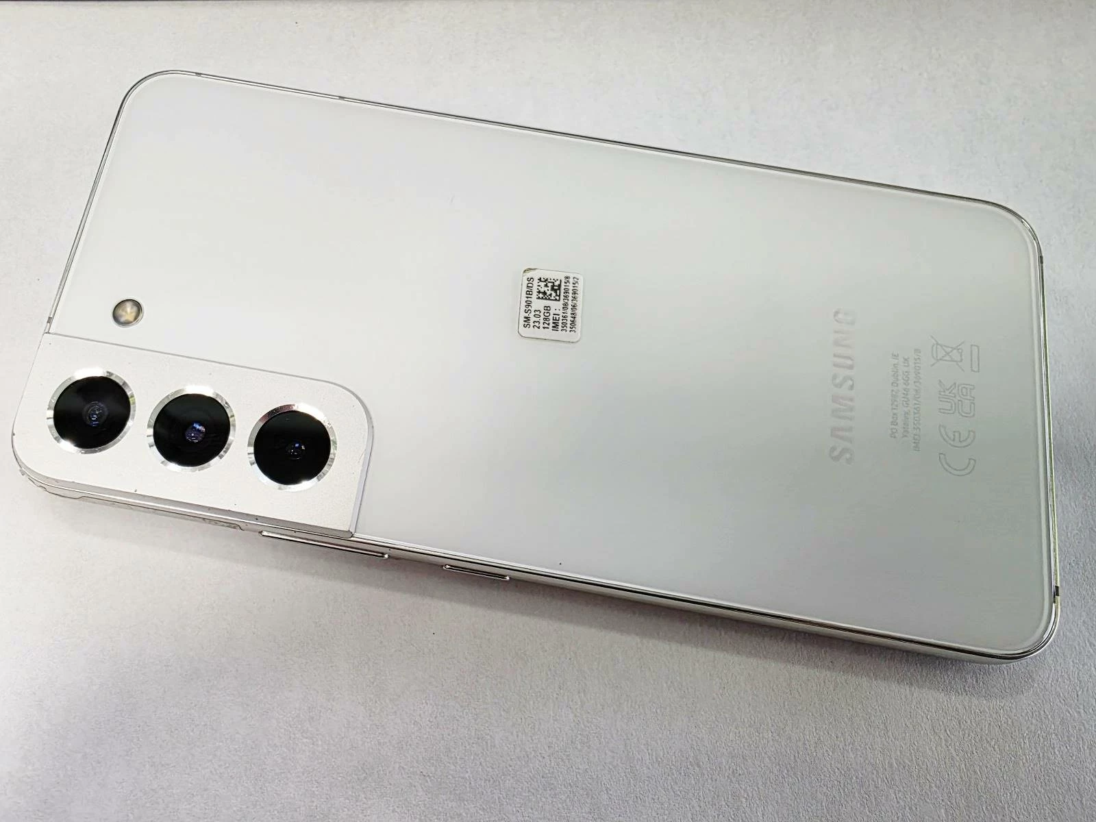 telefon-samsung-galaxy-s22-at-opis-at-kod-producenta-sm-s901bzkdeue