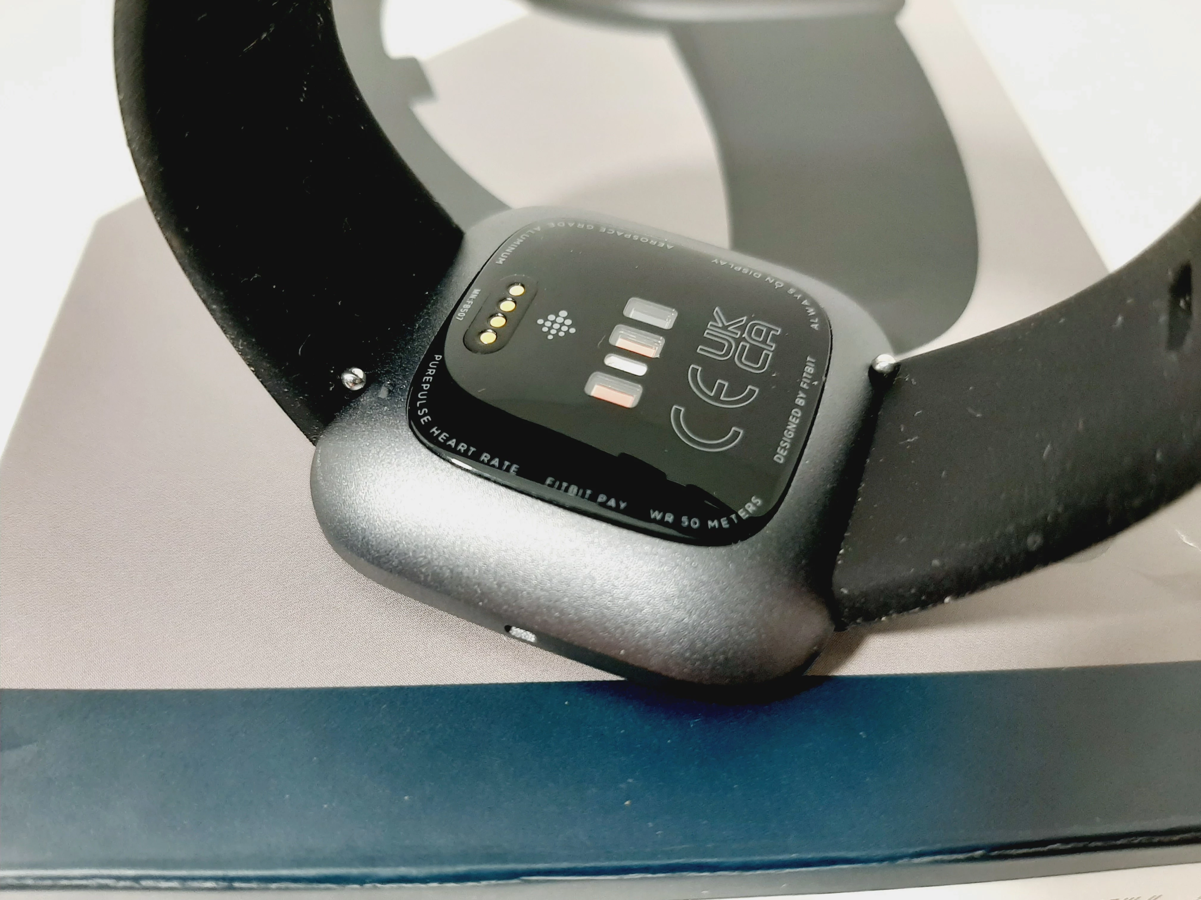 smartwatch-fitbit-versa-2-material-koperty-212886-258014