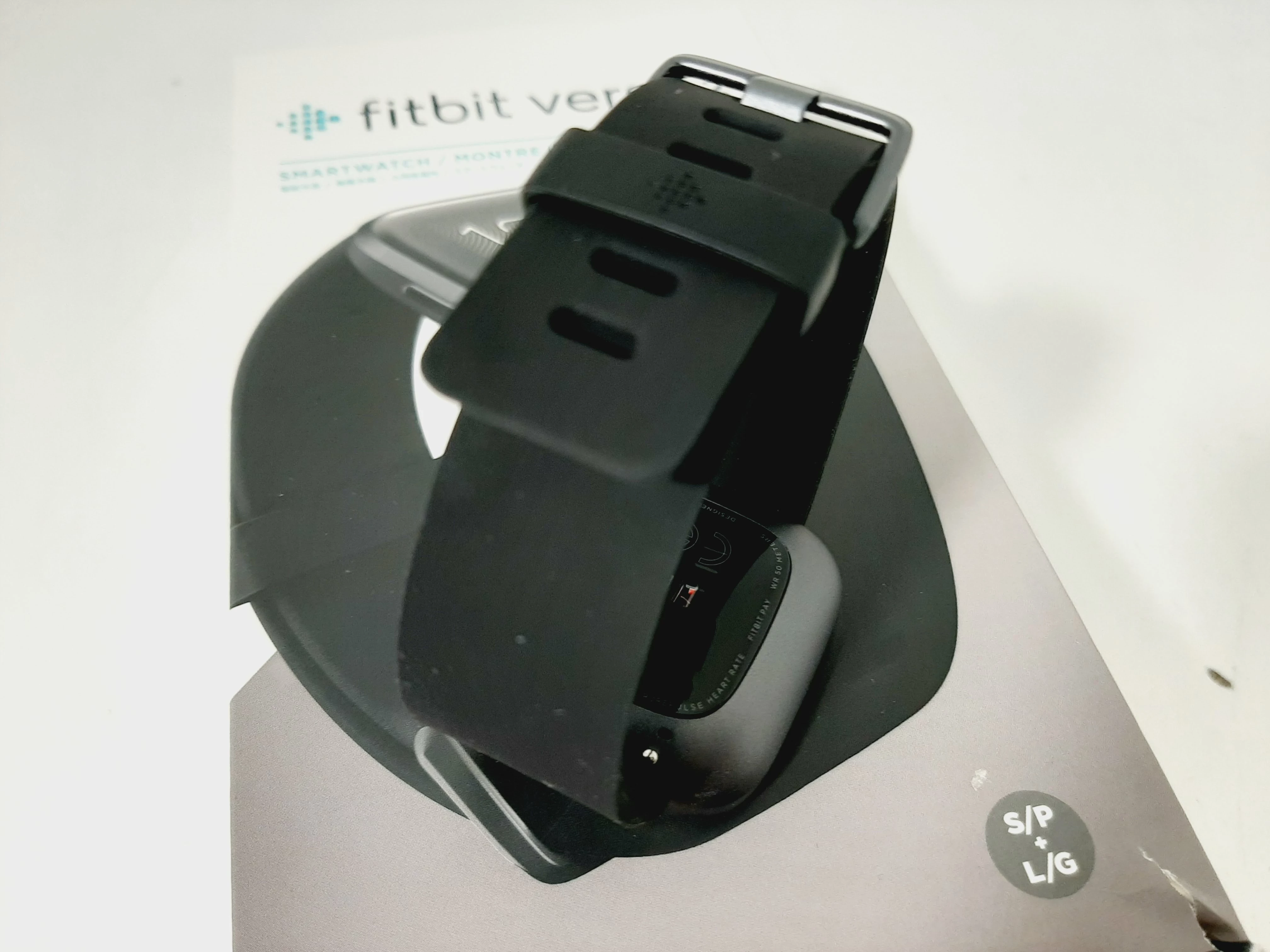 smartwatch-fitbit-versa-2-szerokosc-koperty-4000