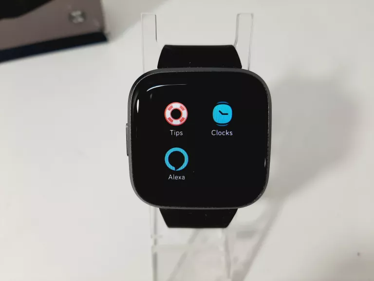 smartwatch-fitbit-versa-2-stan-11323-2