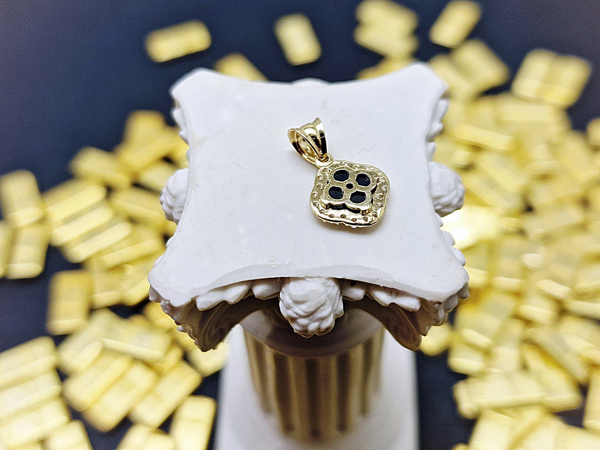 zlota-zawieszka-z-czarnym-oczkiem-585-083g-material-15835-2