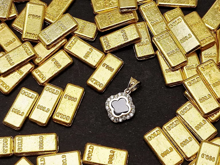 zlota-zawieszka-z-czarnym-oczkiem-585-083g-kamien-17088-524288