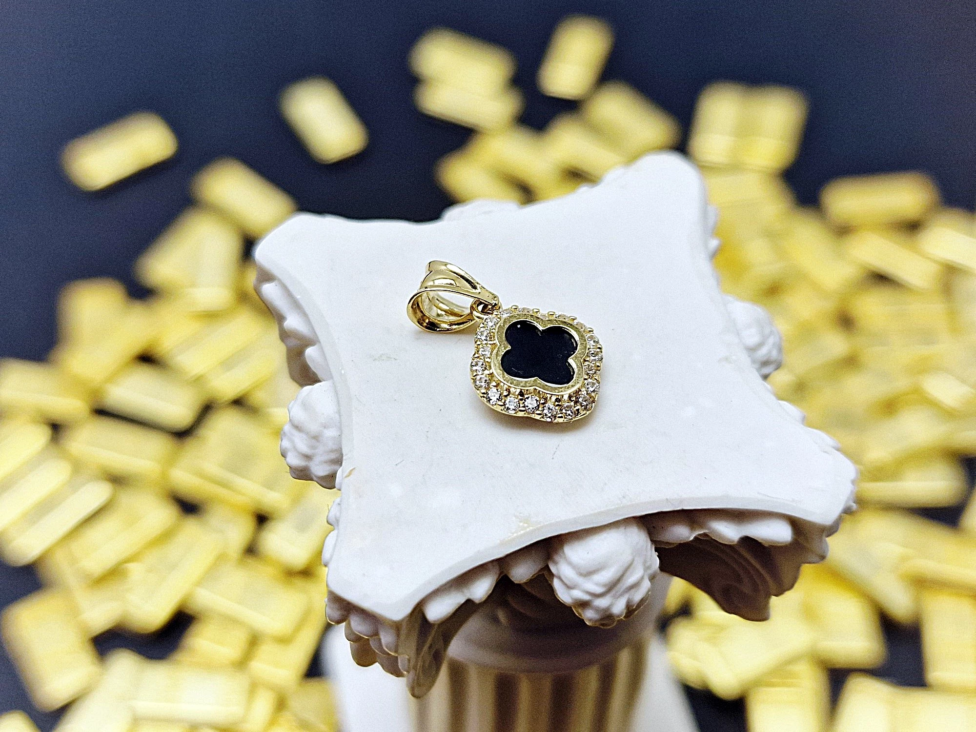 zlota-zawieszka-z-czarnym-oczkiem-585-083g-ean-gtin-5905289675374