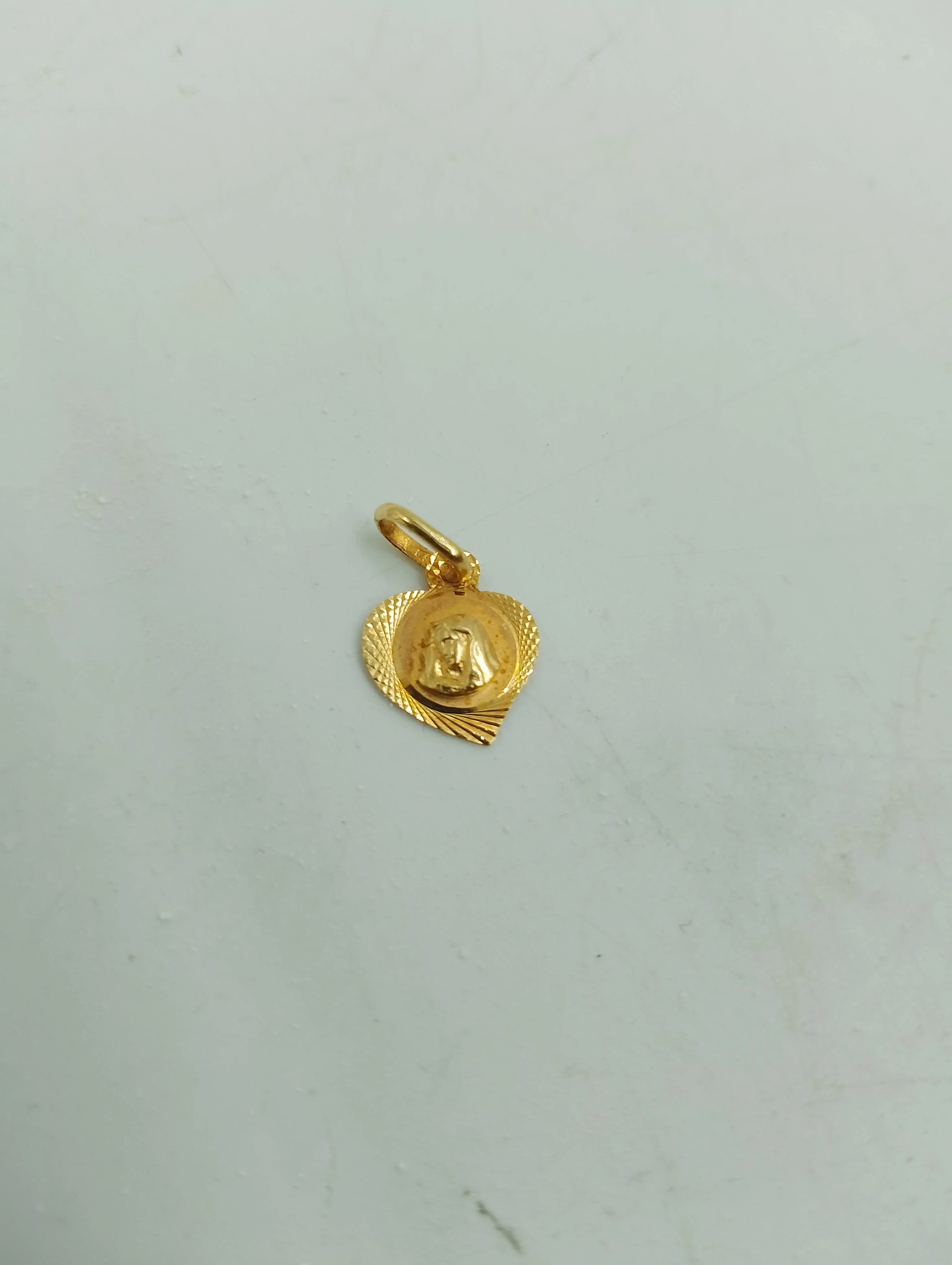 zawieszka-ze-zlota-z-matka-boska-material-15835-2