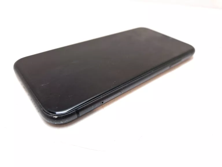 SMARTFON APPLE IPHONE 11 4 GB / 128 GB 4G (LTE) CZARNY 80 % BAT