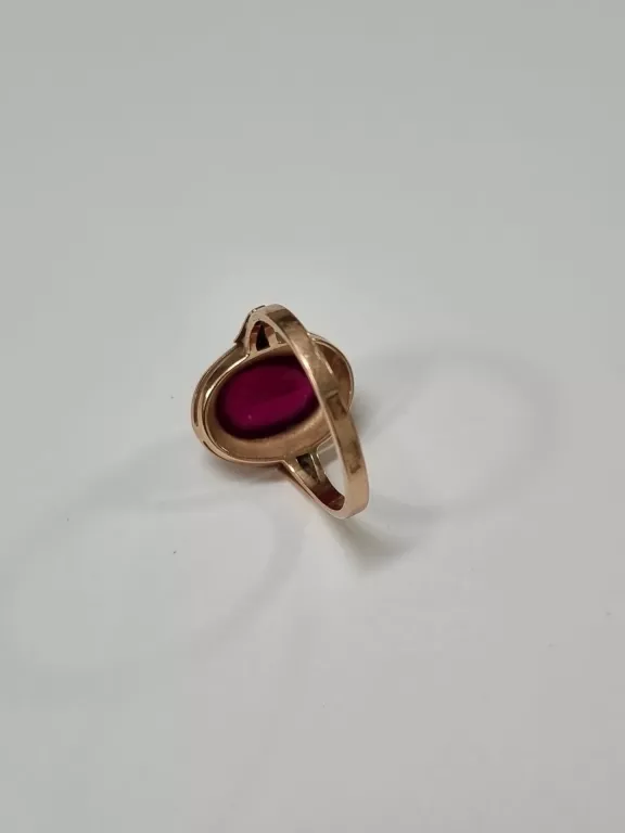 PIERŚCIONEK Z CZERWONYM OCZKIEM P583 17" 4,52G