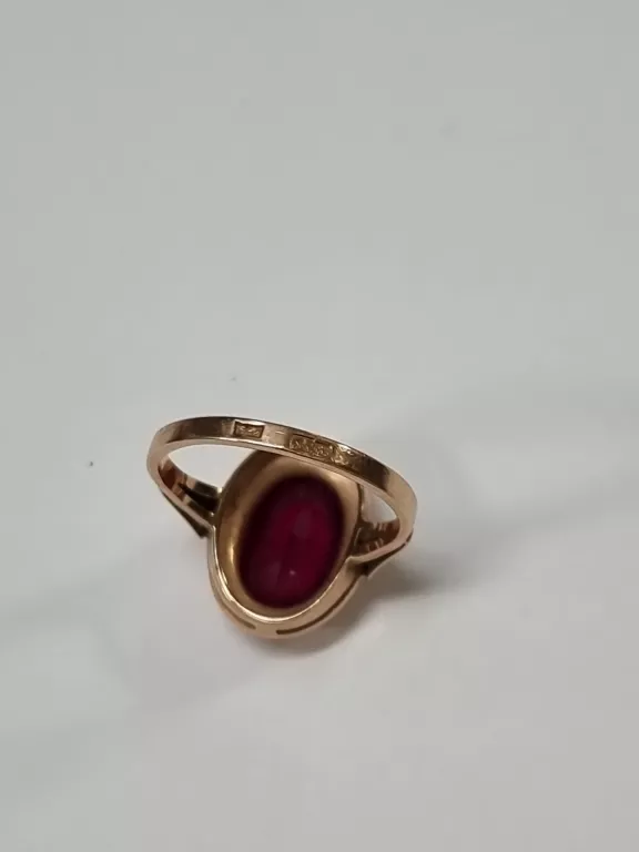 PIERŚCIONEK Z CZERWONYM OCZKIEM P583 17" 4,52G