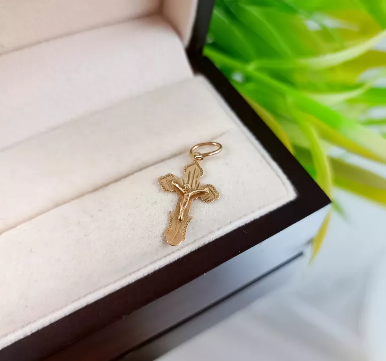 ZŁOTA ZAWIESZKA KRZYŻYK 0,56 G 585