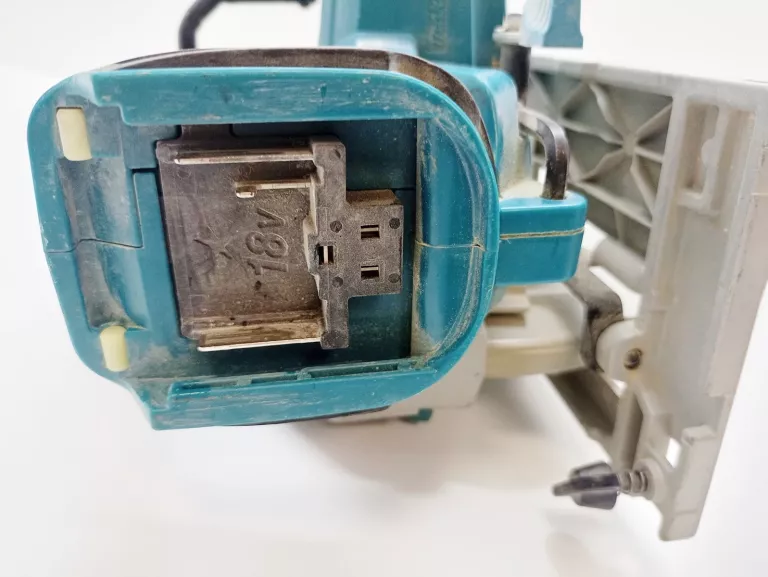 PILARKA MAKITA DHS680
