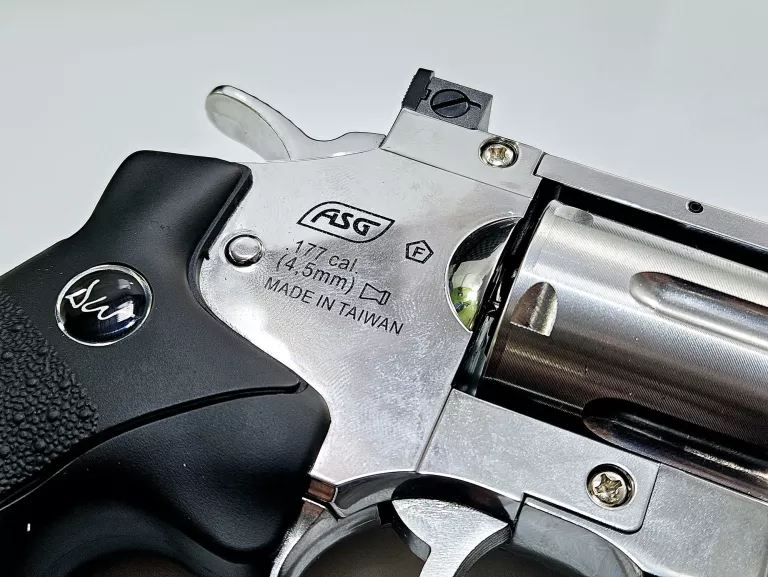 WIATRÓWKA REWOLWER DAN WESSON 8" CO2, 4,5 MM (.177) 17G57141