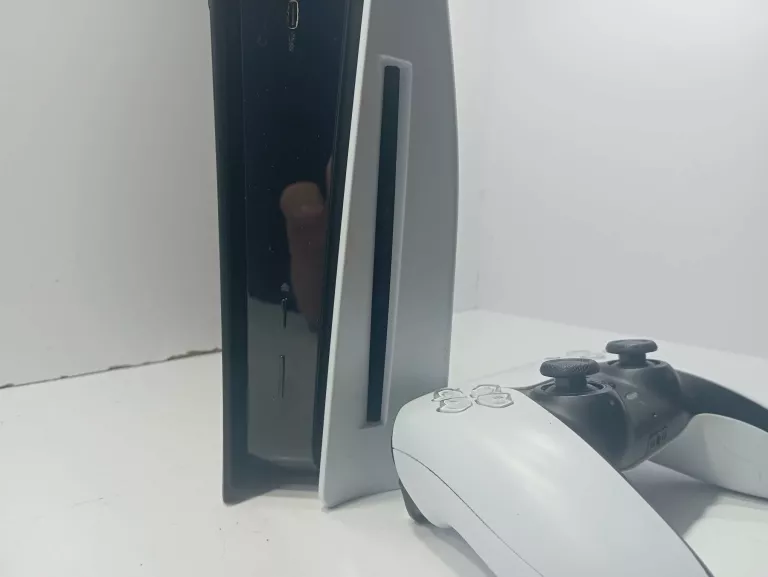 KONSOLA PS5 Z PADEM