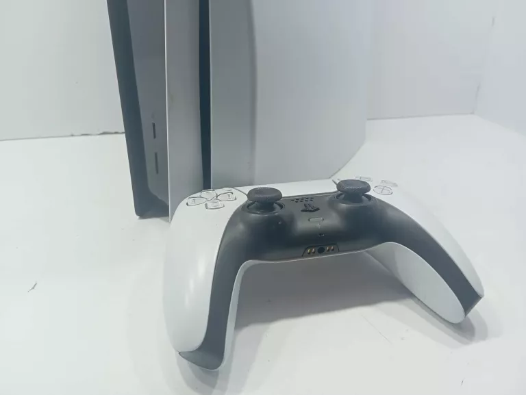 KONSOLA PS5 Z PADEM
