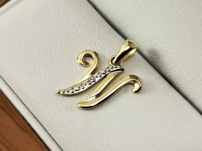 ZŁOTA ZAWIESZKA LITERA "W" DIAMENT 0,003CT CERTYFIKAT P375 0,57G
