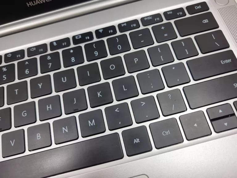 HUAWEI MATEBOOK D14 RYZEN5 8/256GB