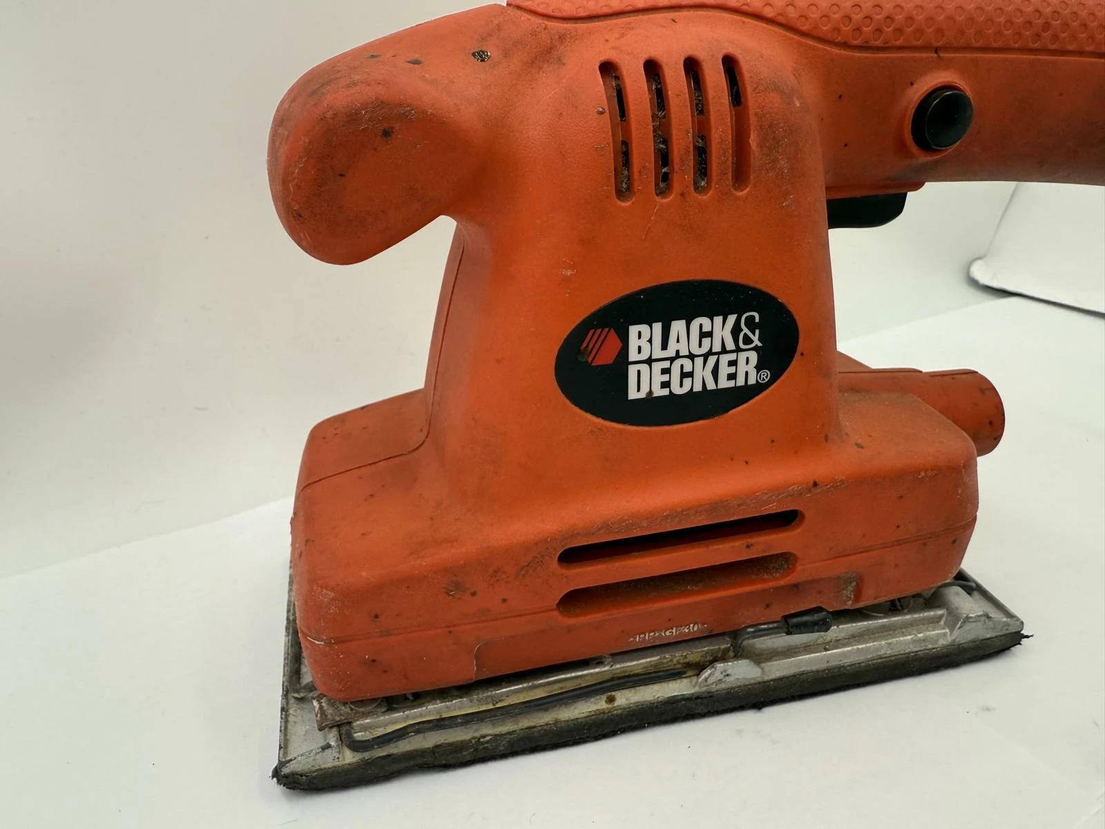 szlifierka-oscylacyjna-blackdecker-ka197-stan-11323-2