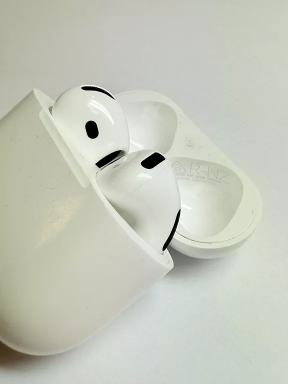 SŁUCHAWKI APPLE AIRPODS 4