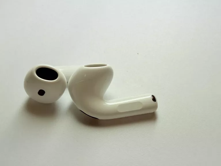 SŁUCHAWKI APPLE AIRPODS 4