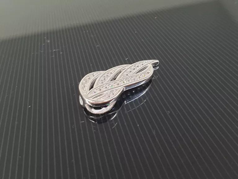 SREBRNA ZAWIESZKA LIŚĆ  1,3 G  DŁ 2 CM [925]